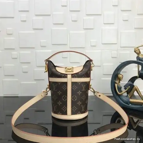 Fashionrepsfam ru LV 19T1L0043 Bags 0810